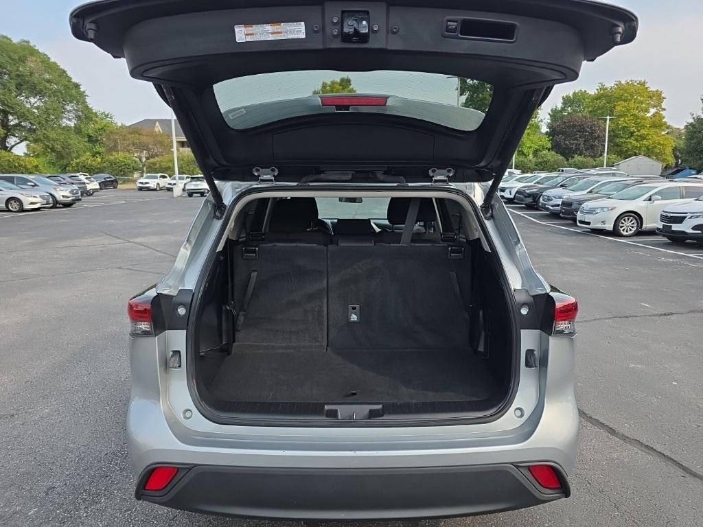used 2024 Toyota Highlander car, priced at $37,999