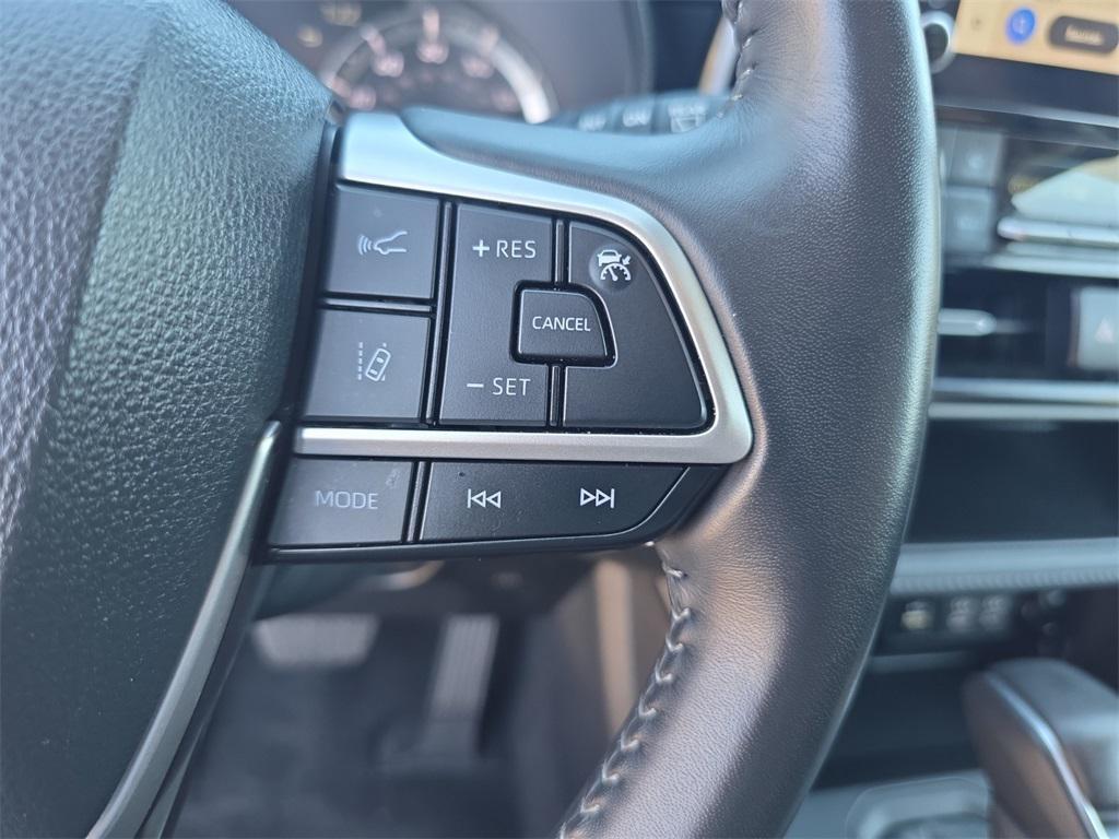 used 2024 Toyota Highlander car, priced at $36,900