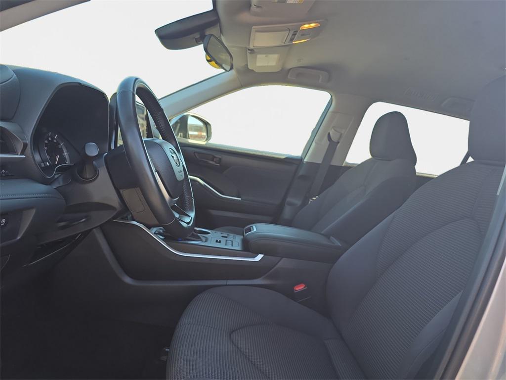 used 2024 Toyota Highlander car, priced at $36,900