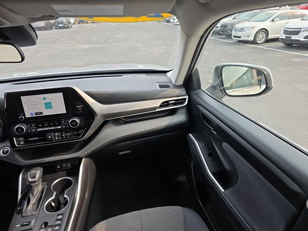 used 2024 Toyota Highlander car, priced at $37,999