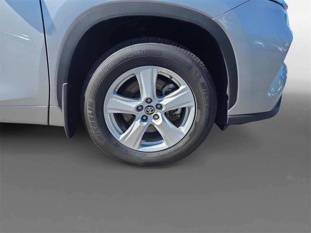 used 2024 Toyota Highlander car, priced at $36,900