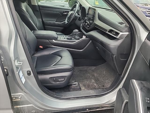 used 2021 Toyota Highlander car, priced at $32,900