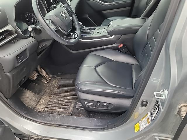 used 2021 Toyota Highlander car, priced at $32,900