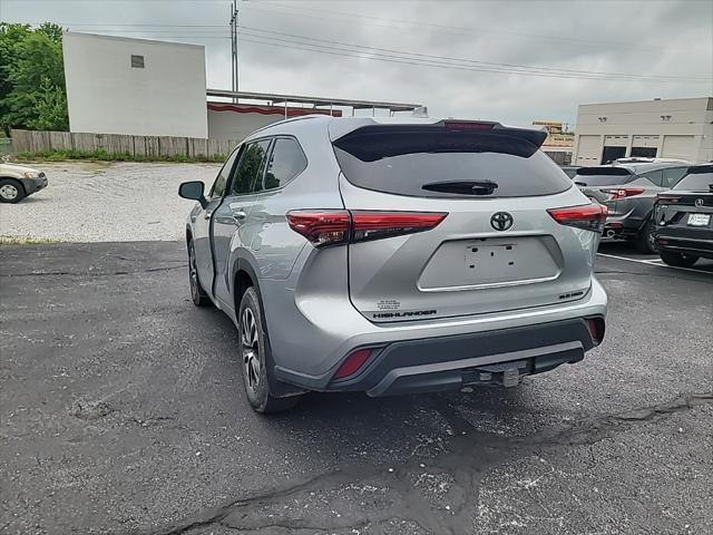 used 2021 Toyota Highlander car, priced at $32,900