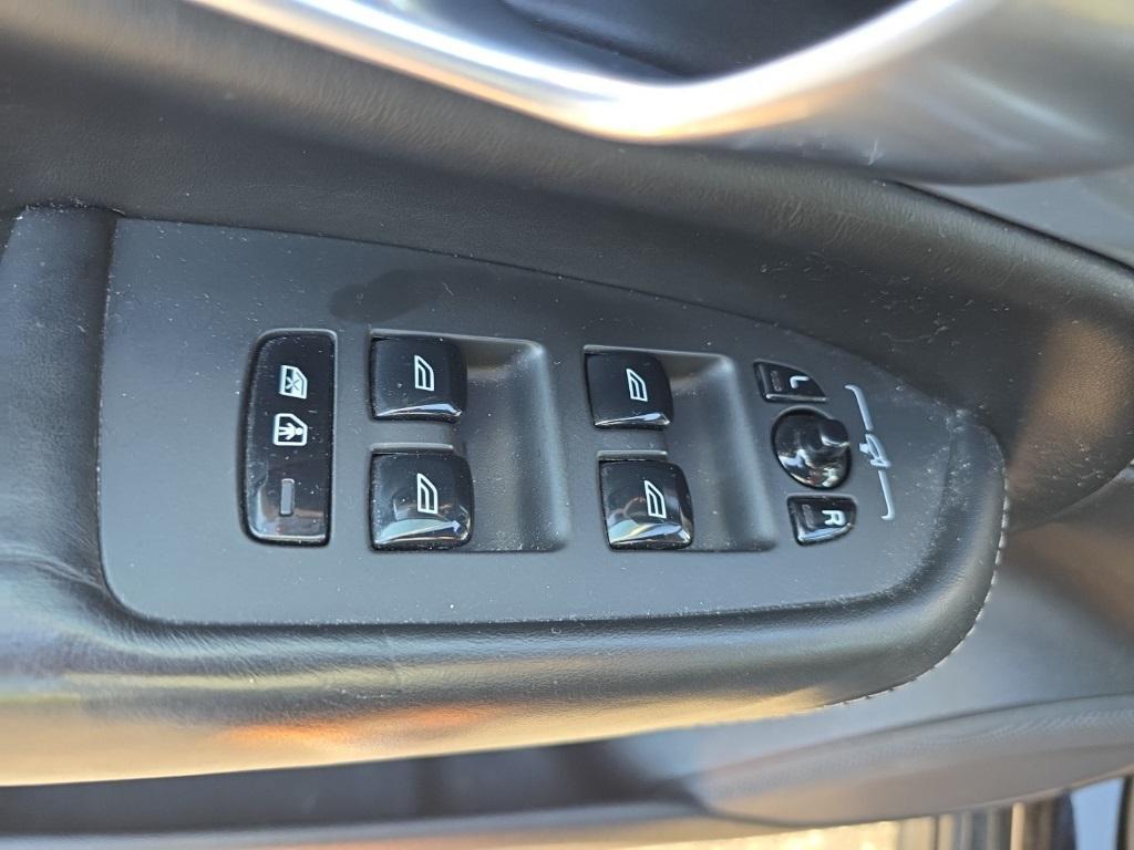 used 2019 Volvo XC90 car, priced at $25,900