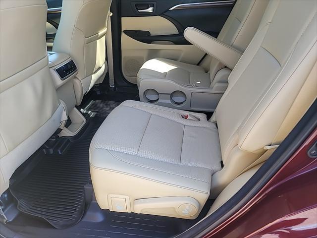 used 2018 Toyota Highlander car, priced at $25,900