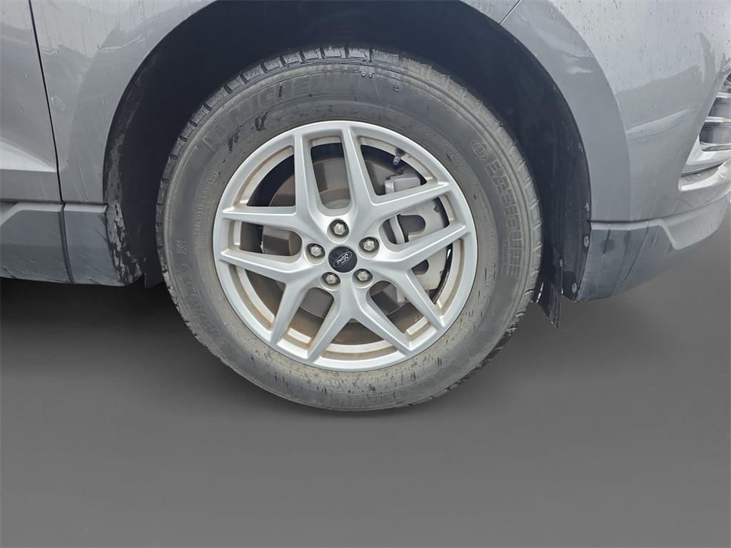 used 2024 Ford Edge car, priced at $21,900