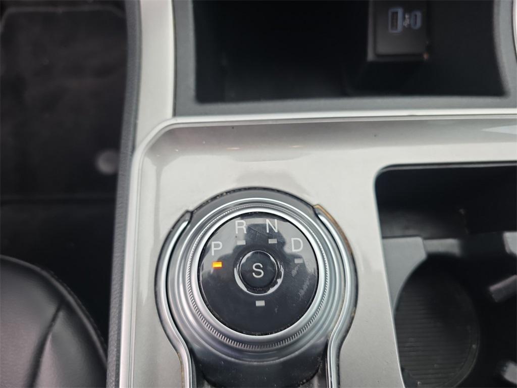 used 2024 Ford Edge car, priced at $21,900