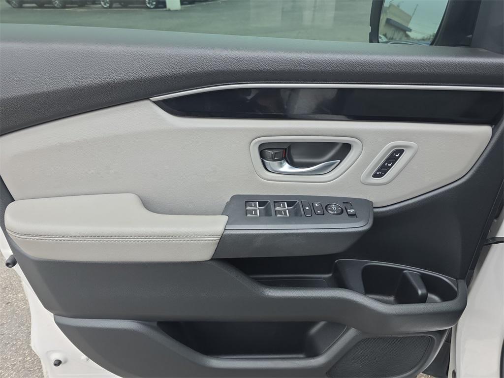 used 2023 Honda Pilot car, priced at $35,900