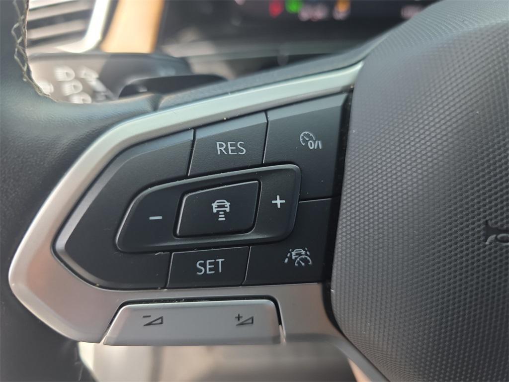 used 2025 Volkswagen Atlas car, priced at $34,500