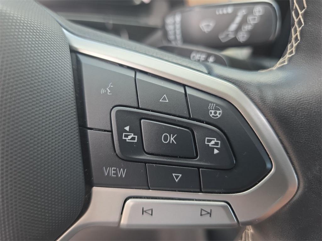 used 2025 Volkswagen Atlas car, priced at $34,500