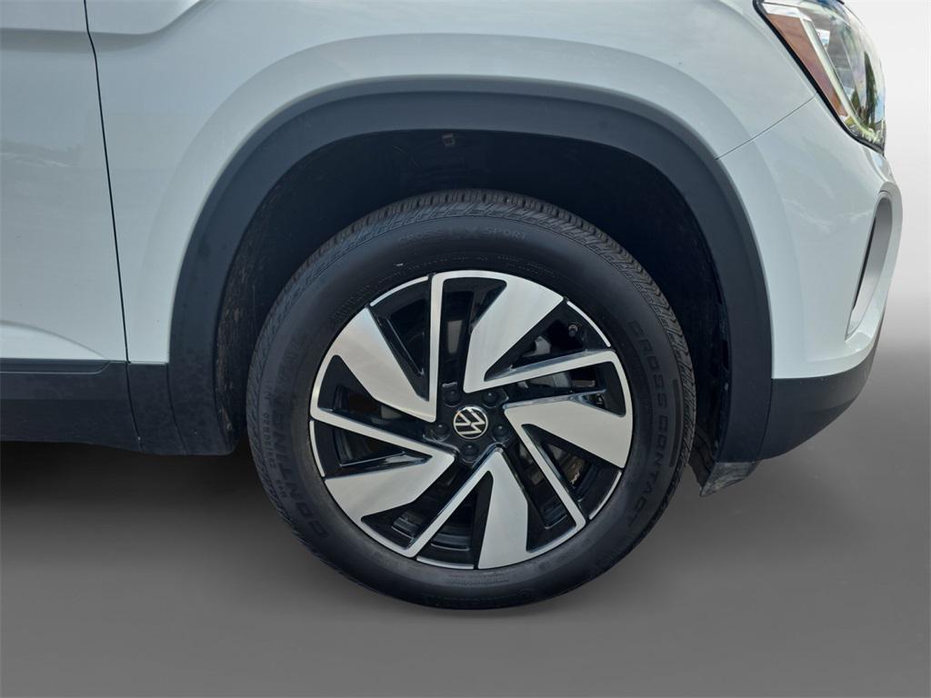 used 2025 Volkswagen Atlas car, priced at $34,500