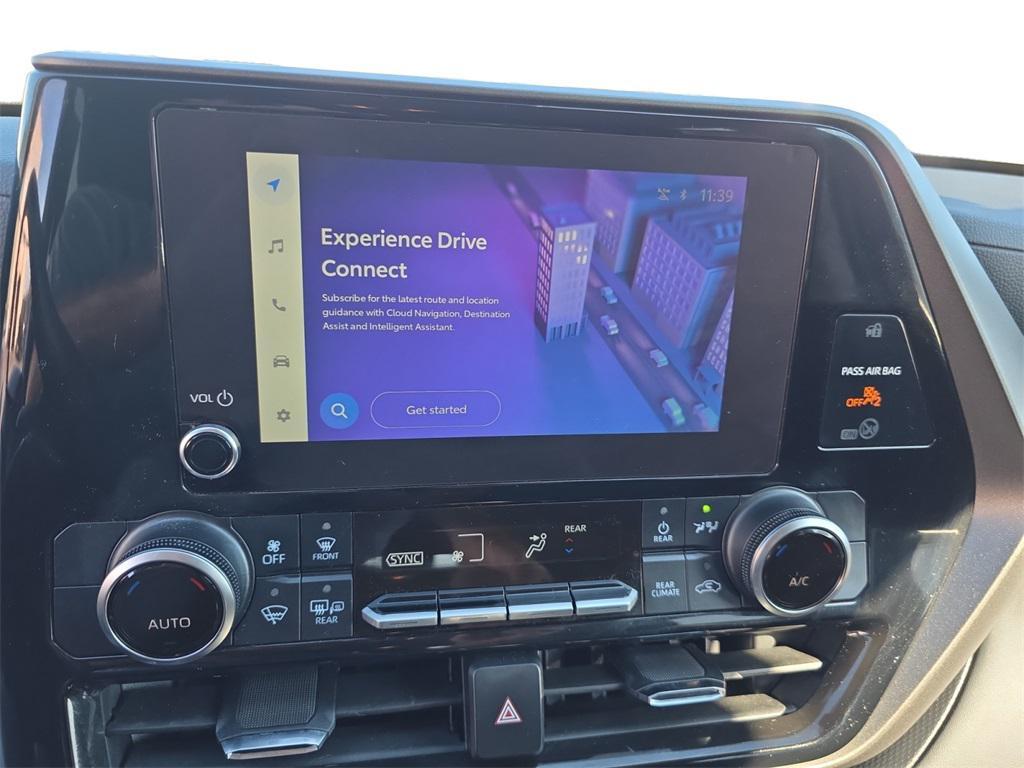 used 2024 Toyota Highlander car, priced at $35,900