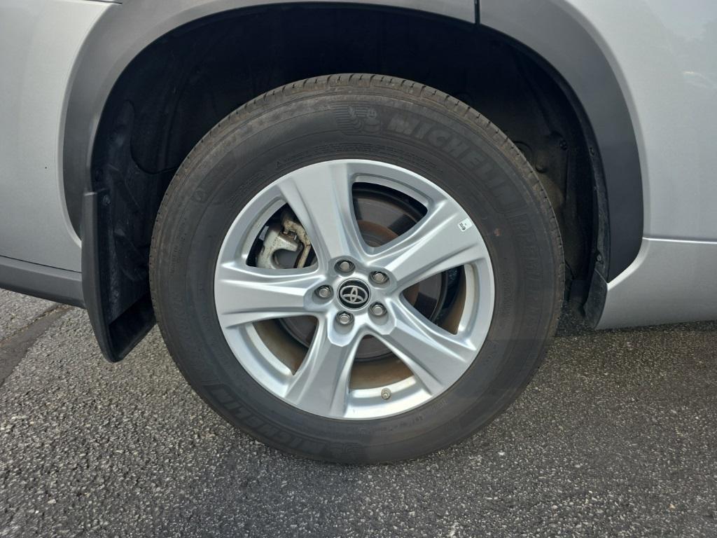 used 2024 Toyota Highlander car, priced at $36,999