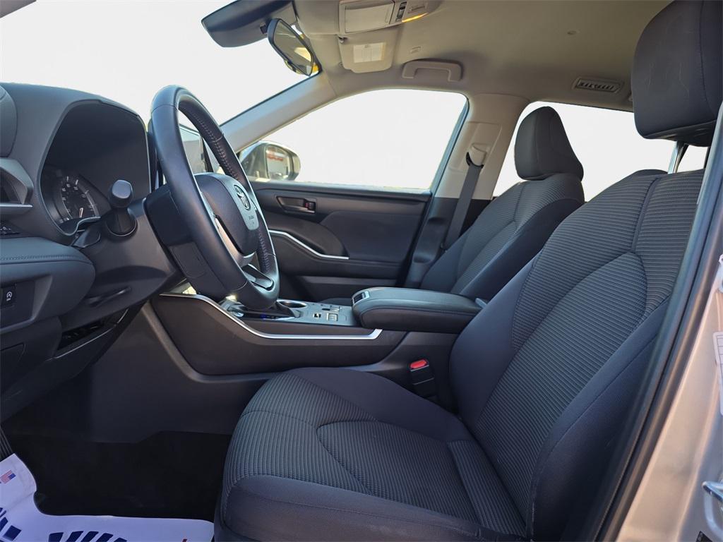 used 2024 Toyota Highlander car, priced at $35,900