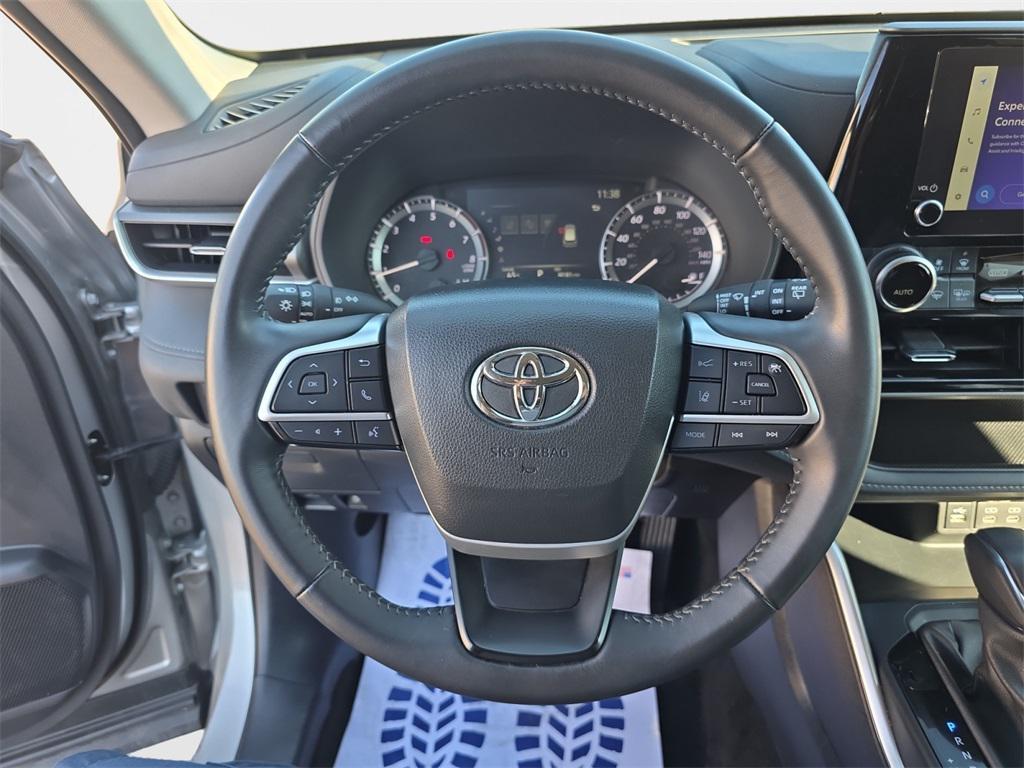 used 2024 Toyota Highlander car, priced at $35,900