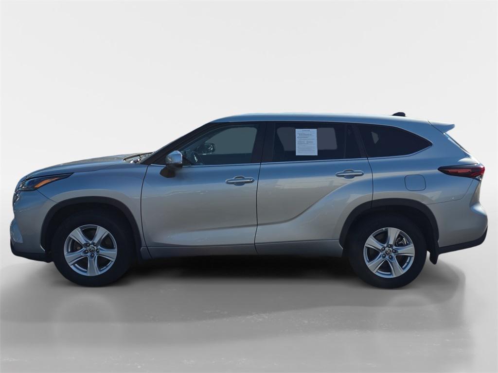 used 2024 Toyota Highlander car, priced at $35,900