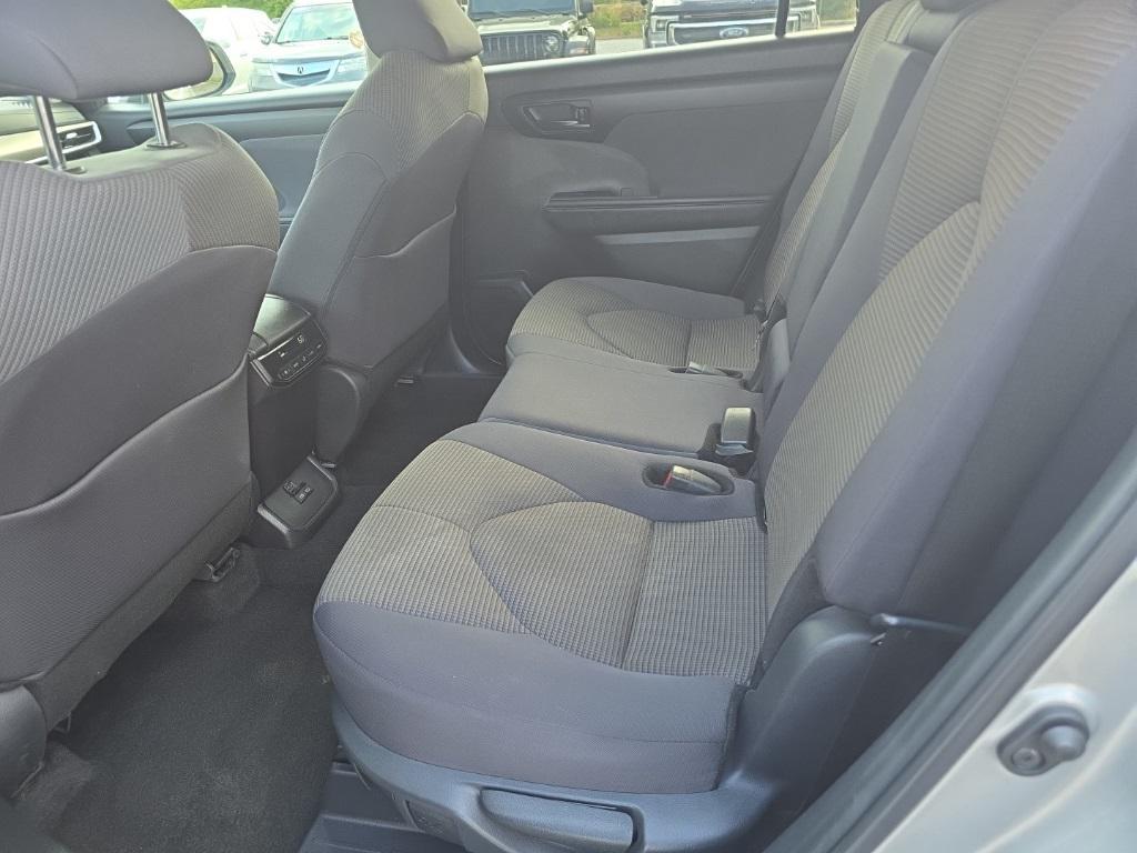 used 2024 Toyota Highlander car, priced at $36,999