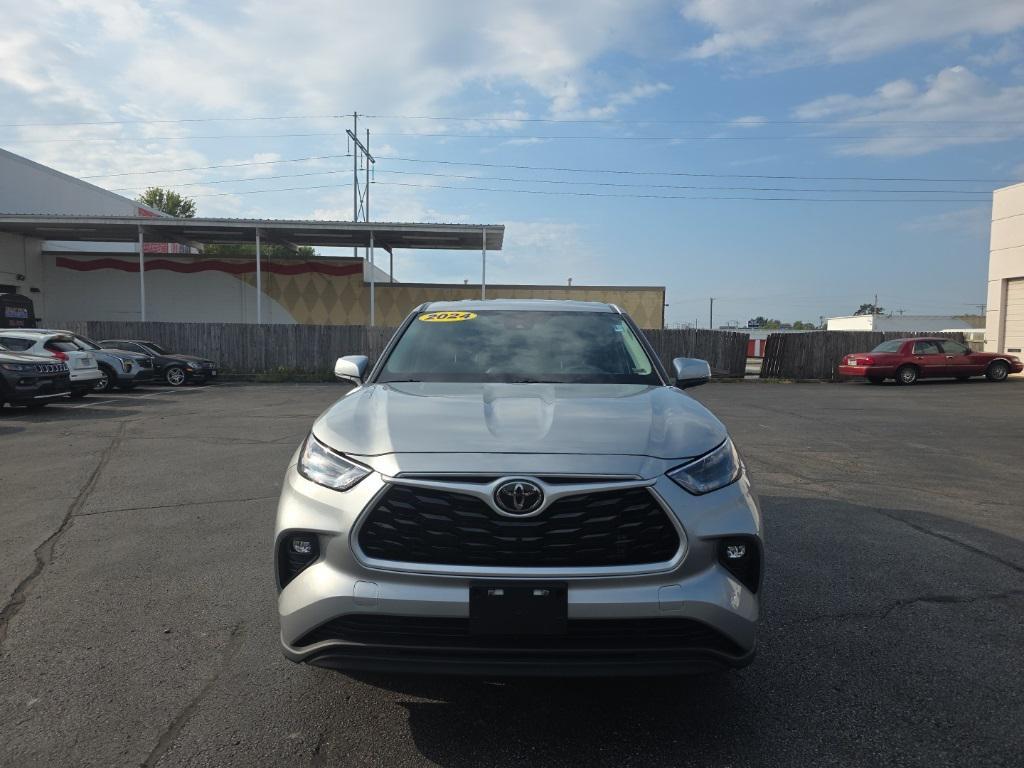 used 2024 Toyota Highlander car, priced at $36,999