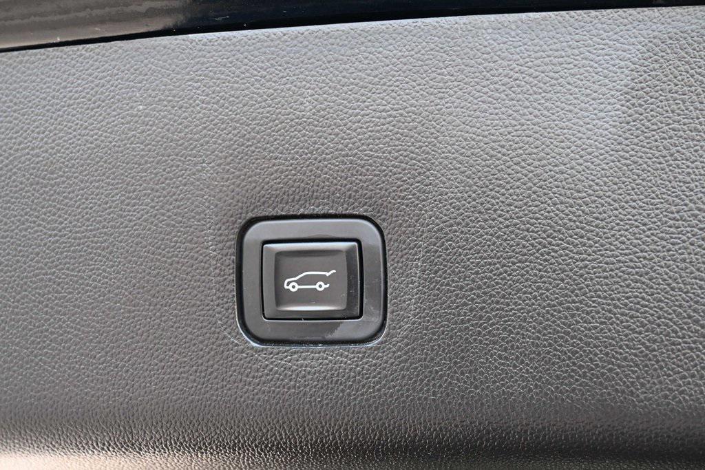 used 2018 Chevrolet Traverse car, priced at $13,900