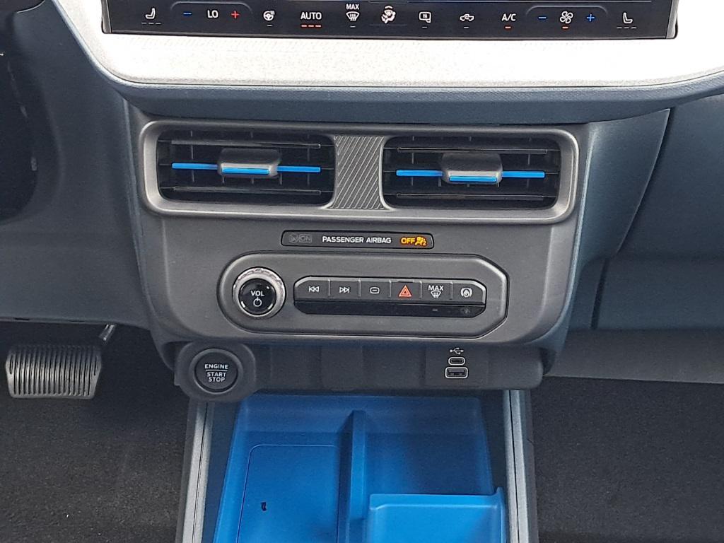 new 2025 Ford Maverick car, priced at $35,102
