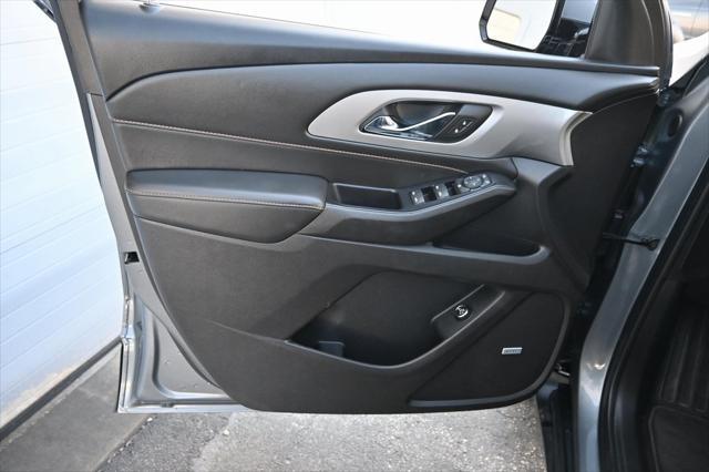 used 2020 Chevrolet Traverse car, priced at $27,432