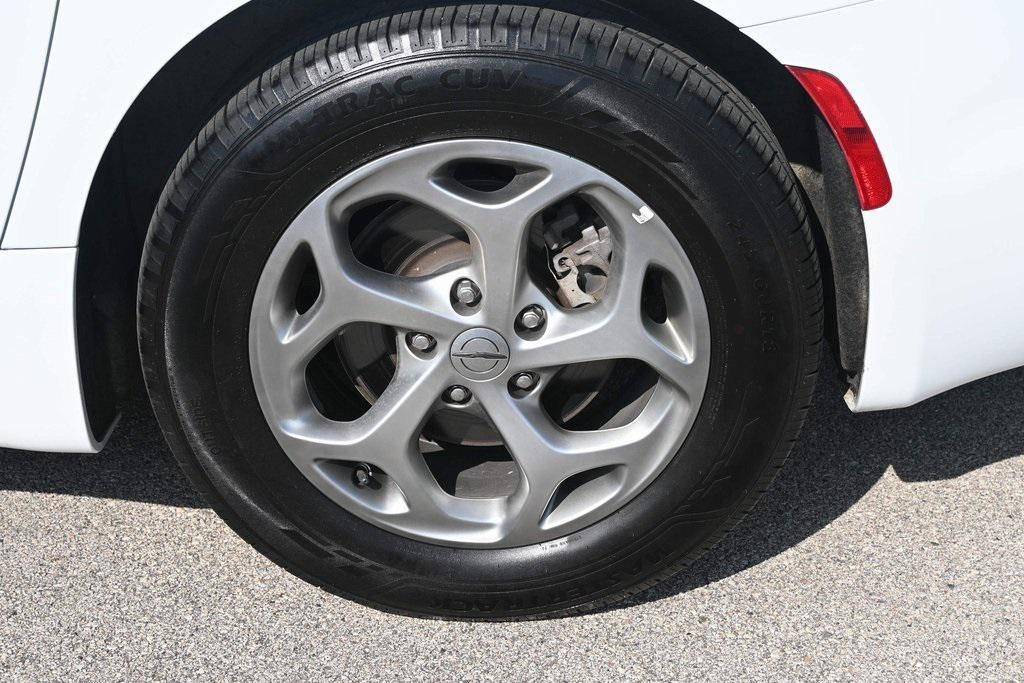 used 2023 Chrysler Pacifica car, priced at $27,542