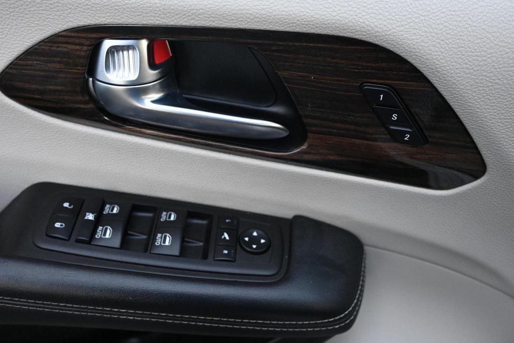 used 2023 Chrysler Pacifica car, priced at $27,542