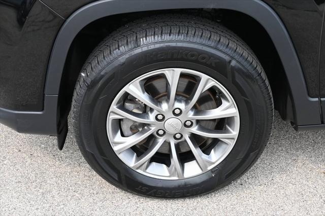 used 2019 Jeep Cherokee car, priced at $18,652