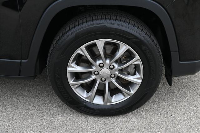 used 2019 Jeep Cherokee car, priced at $18,652