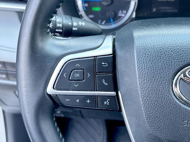 used 2022 Toyota Highlander Hybrid car, priced at $27,500