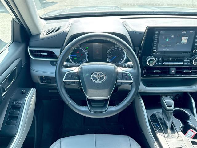 used 2022 Toyota Highlander Hybrid car, priced at $27,500
