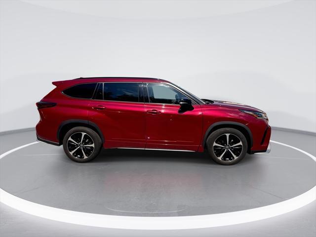 used 2021 Toyota Highlander car, priced at $37,577