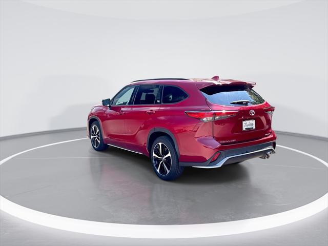used 2021 Toyota Highlander car, priced at $37,577