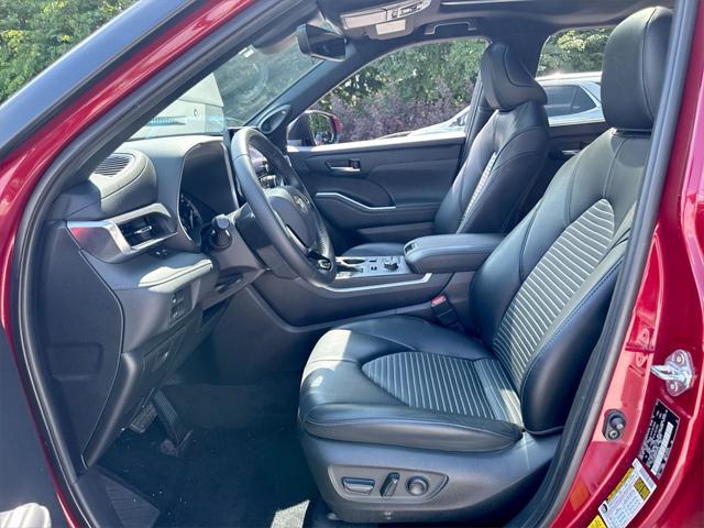used 2021 Toyota Highlander car, priced at $37,577