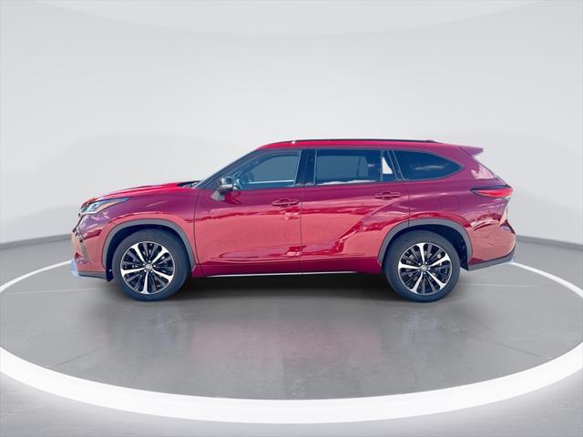 used 2021 Toyota Highlander car, priced at $37,577