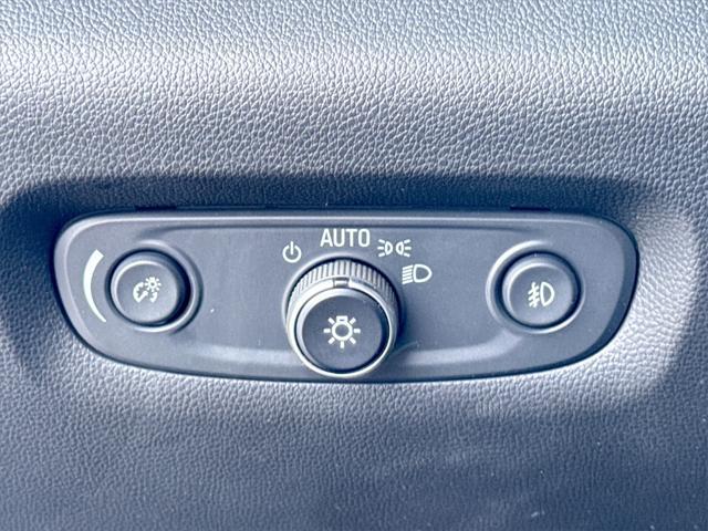 used 2021 Chevrolet Traverse car, priced at $27,993