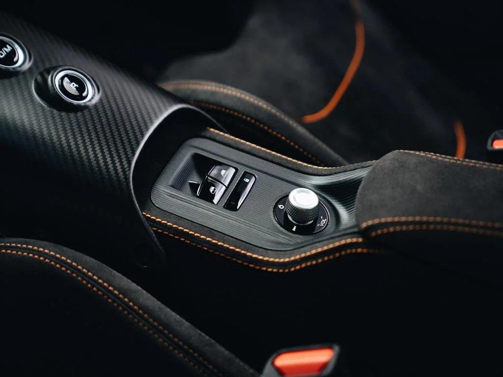 new 2023 Maserati MC20 car, priced at $237,395