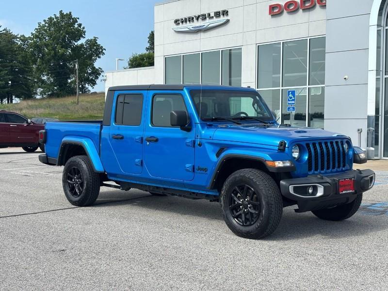 used 2022 Jeep Gladiator car, priced at $35,000
