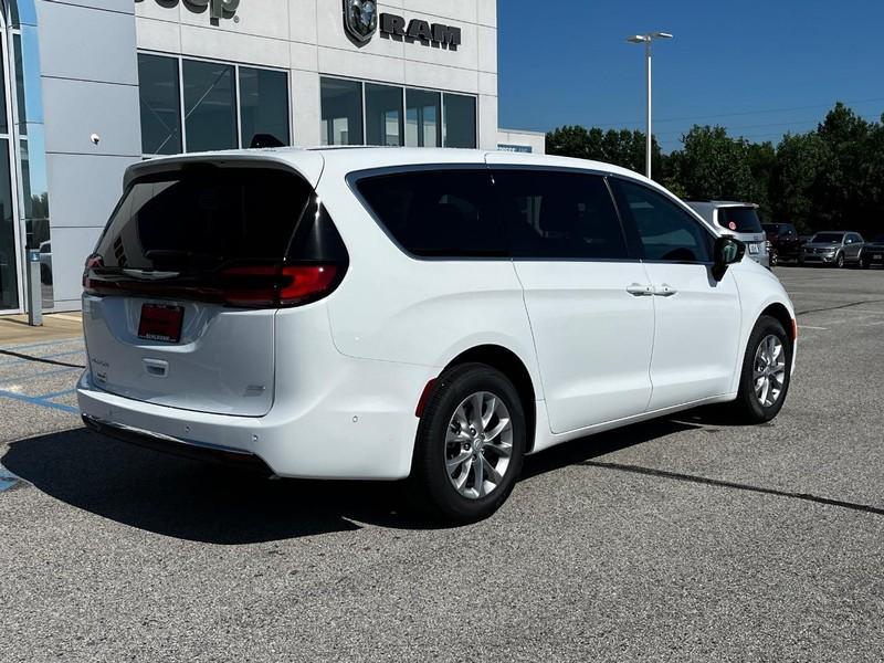 new 2025 Chrysler Pacifica car, priced at $44,458