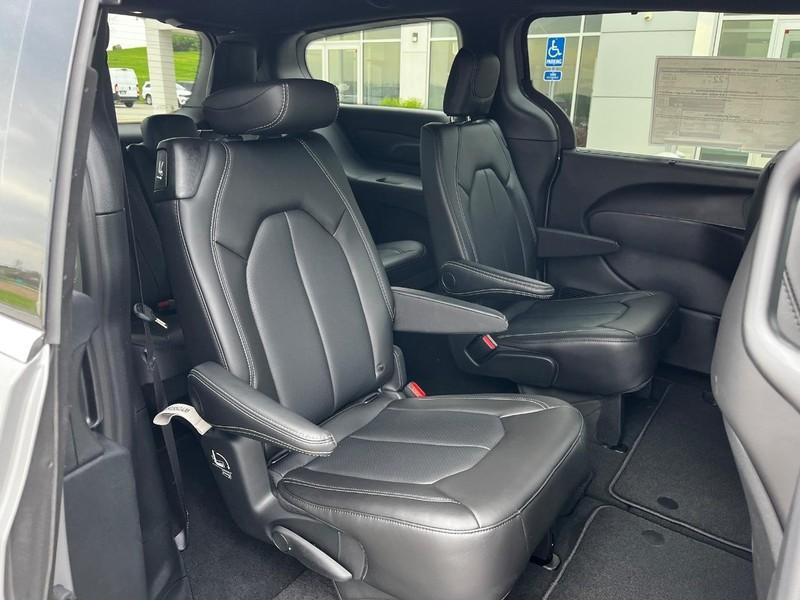 new 2025 Chrysler Pacifica car, priced at $46,220