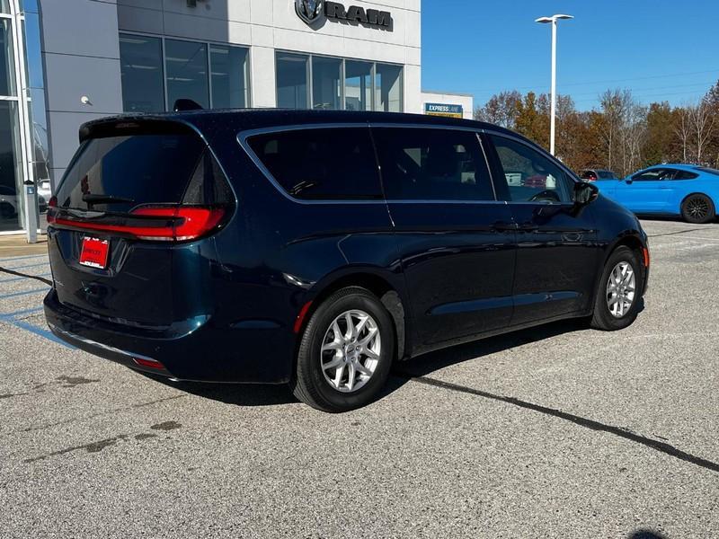 new 2025 Chrysler Pacifica car, priced at $39,440