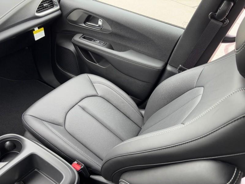 new 2026 Chrysler Pacifica car, priced at $41,689