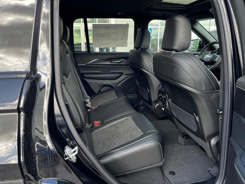new 2025 Jeep Grand Cherokee car, priced at $42,756