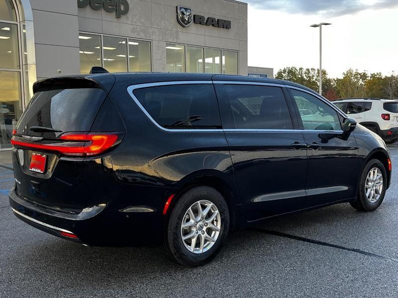 new 2025 Chrysler Pacifica car, priced at $40,112