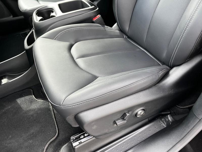 new 2025 Chrysler Pacifica car, priced at $45,725