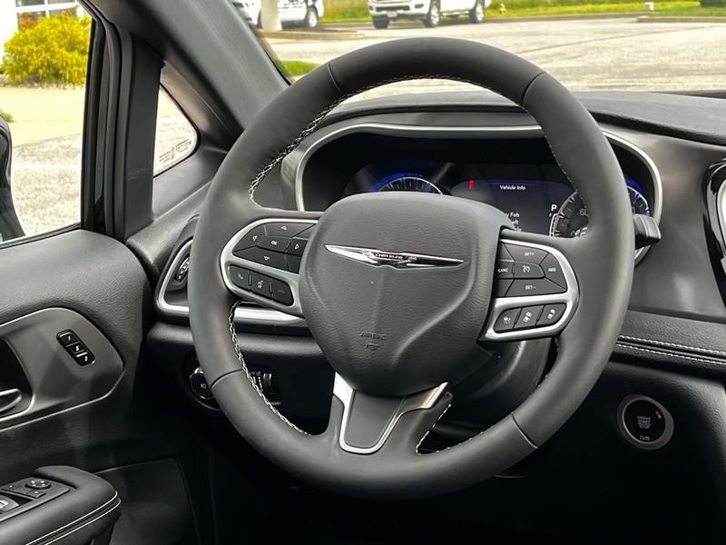 new 2025 Chrysler Pacifica car, priced at $45,725