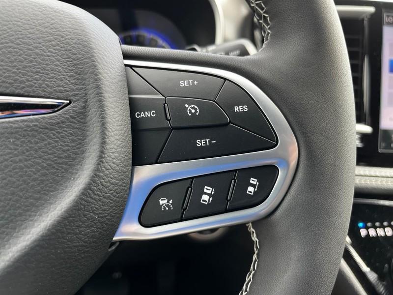 new 2025 Chrysler Pacifica car, priced at $45,725