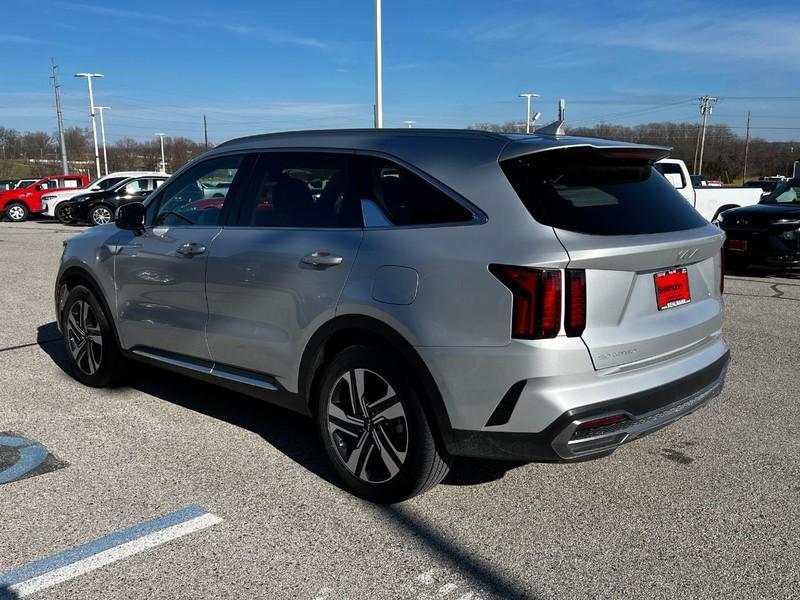 used 2023 Kia Sorento Hybrid car, priced at $29,000