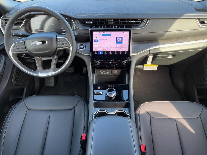 new 2025 Jeep Grand Cherokee car, priced at $40,121
